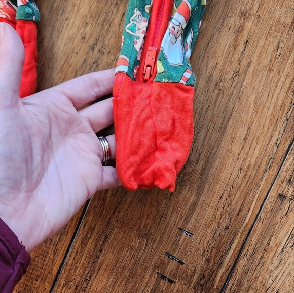 Bums and Roses and Kiki and Lulu Christmas Footies 6-12months - Picture 4 of 10